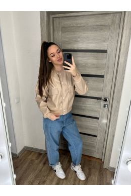 Жіноча куртка бомбер з еко шкіри колір беж