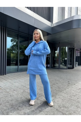 Жіночий костюм двійка блакитного кольору