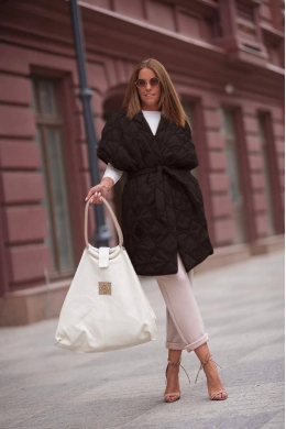 Жіноча жилетка під пояс колір чорний