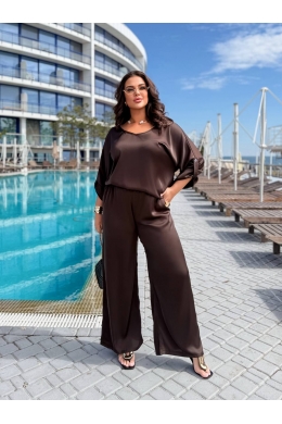 Жіночий шовковий костюм оверсайз кольору шоколад