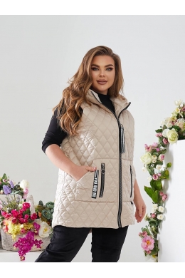 Жіночий стьобаний жилет з накладними кишенями молочного кольору