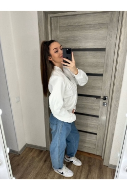 Жіноча куртка бомбер з еко шкіри колір білий