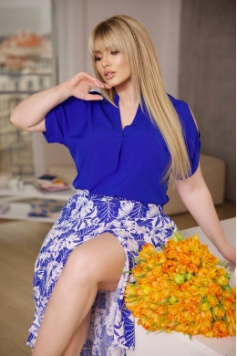 Жіночий костюм блуза та спідниця колір електрик