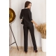 Жіночий стильний брючний костюм із костюмної тканини середньої щільності чорного кольору