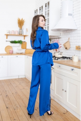 Жіночий костюм в піжамному стилі колір електрик