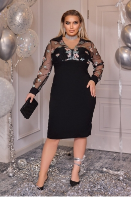 Жіноча сукня приталеного крою колір чорний