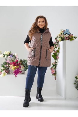 Жіночий стьобаний жилет з накладними кишенями кольору моко