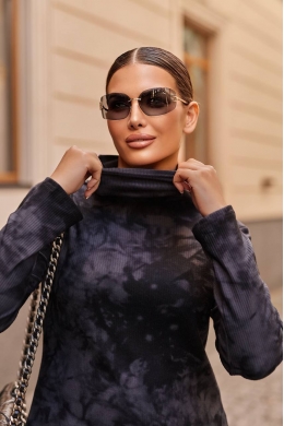 Жіночий гольф-водолазка колір чорний мармур