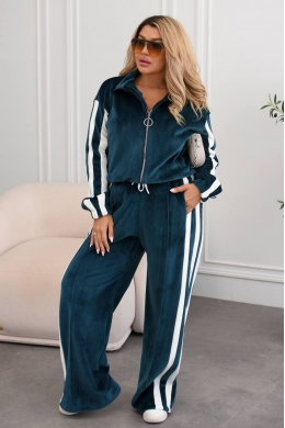 Жіночий велюровий костюм смарагдового кольору