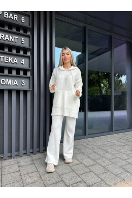 Жіночий костюм двійка молочного кольору