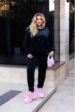 Жіночий костюм з велюру колір чорний