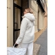 Жіночий полушубок молочного кольору