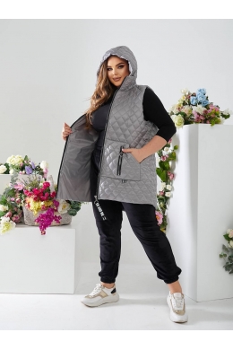 Жіночий стьобаний жилет з накладними кишенями сірого кольору