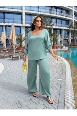 Жіночий шовковий костюм оверсайз кольору олива