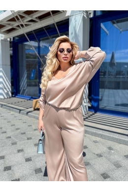Жіночий шовковий костюм оверсайз бежевого кольору