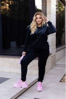 Жіночий костюм з велюру колір чорний