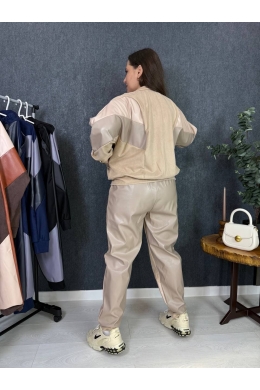 Жіночий стильний костюм бежевого кольору