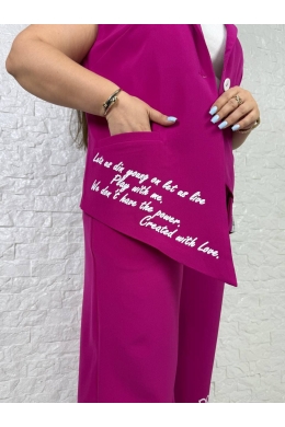 Жіночий костюм двійка з нашивками кольору фуксія